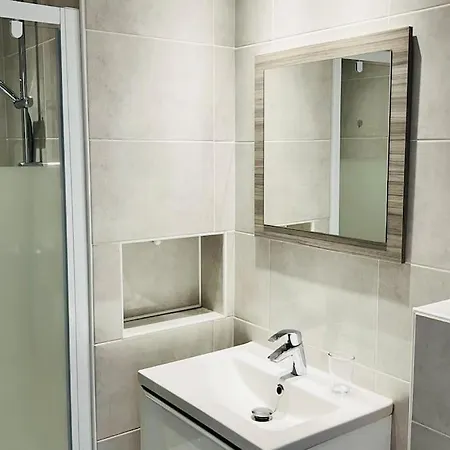 Avec Piscine Et Terrain De Tennis Appartement Antibes