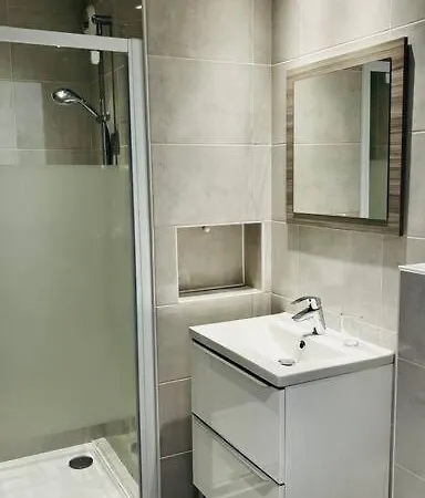 Avec Piscine Et Terrain De Tennis Διαμέρισμα *