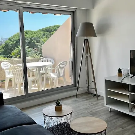 Avec Piscine Et Terrain De Tennis Αντίμπ