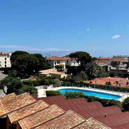 Avec Piscine Et Terrain De Tennis *